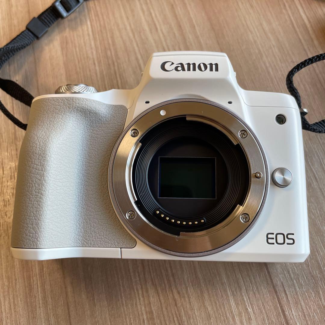 【美品】Canon キャノンEOS Kiss M2 ダブルズームキット　ホワイト