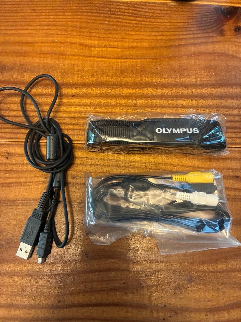 OLYMPUS PEN E-PL2 一式　レザーストラップのおまけ付き