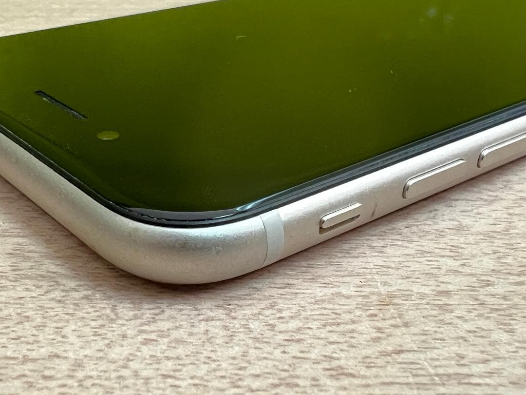 【美品】iPhone SE3 第3世代 64GB スターライト バッテリー96%