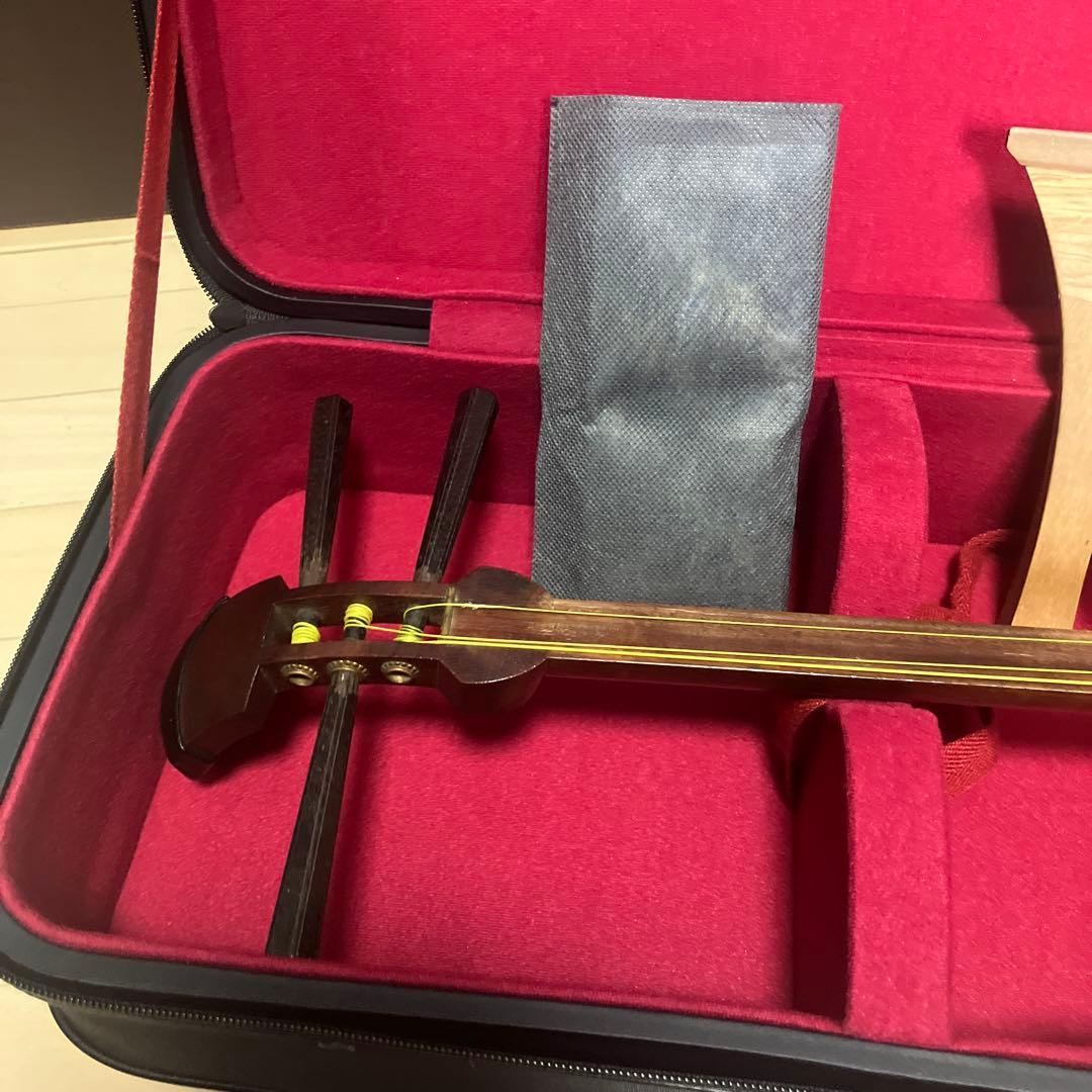 三味線本体と付属品（ハードケース付）セット