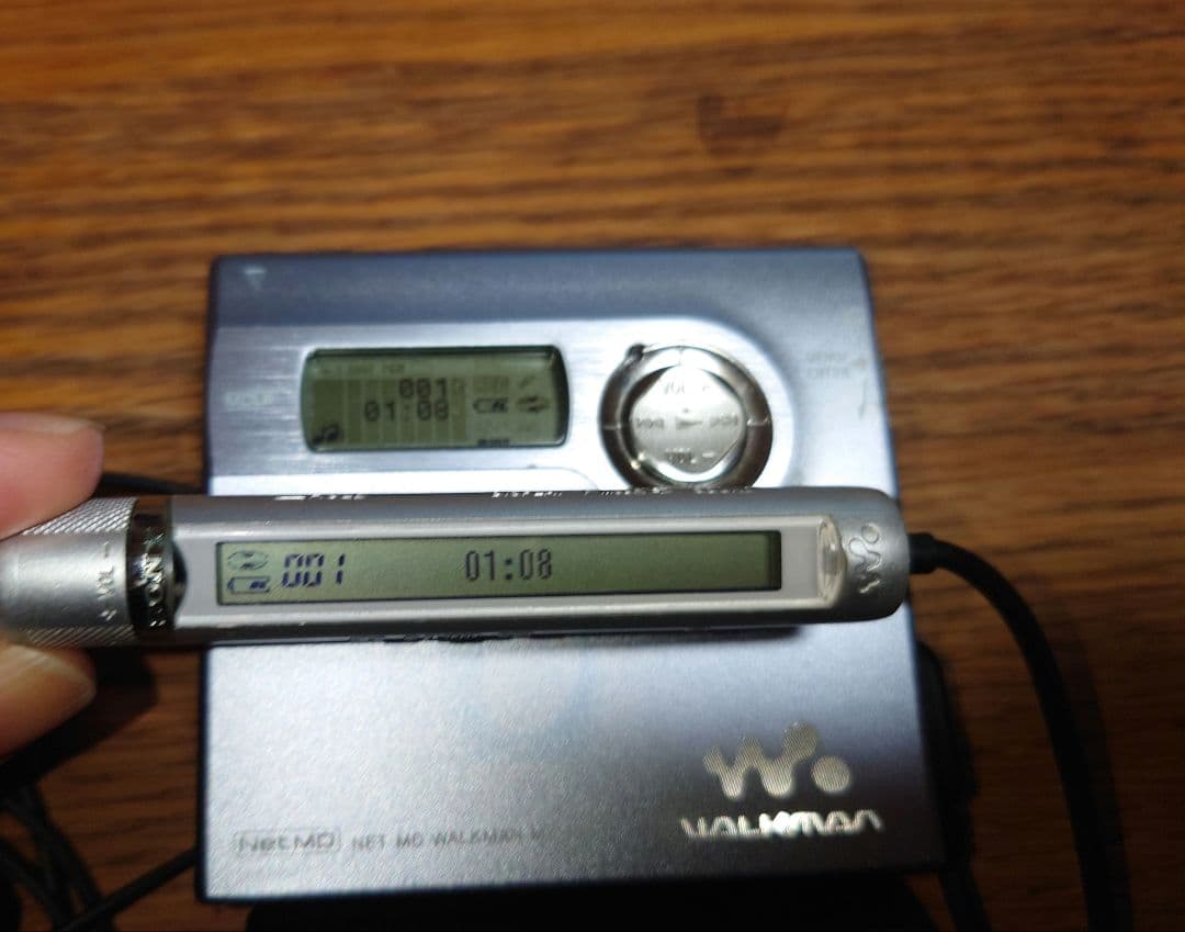 ぴ*ー様 SONY WALKMAN MDプレーヤー MZ-N920 電池ケース