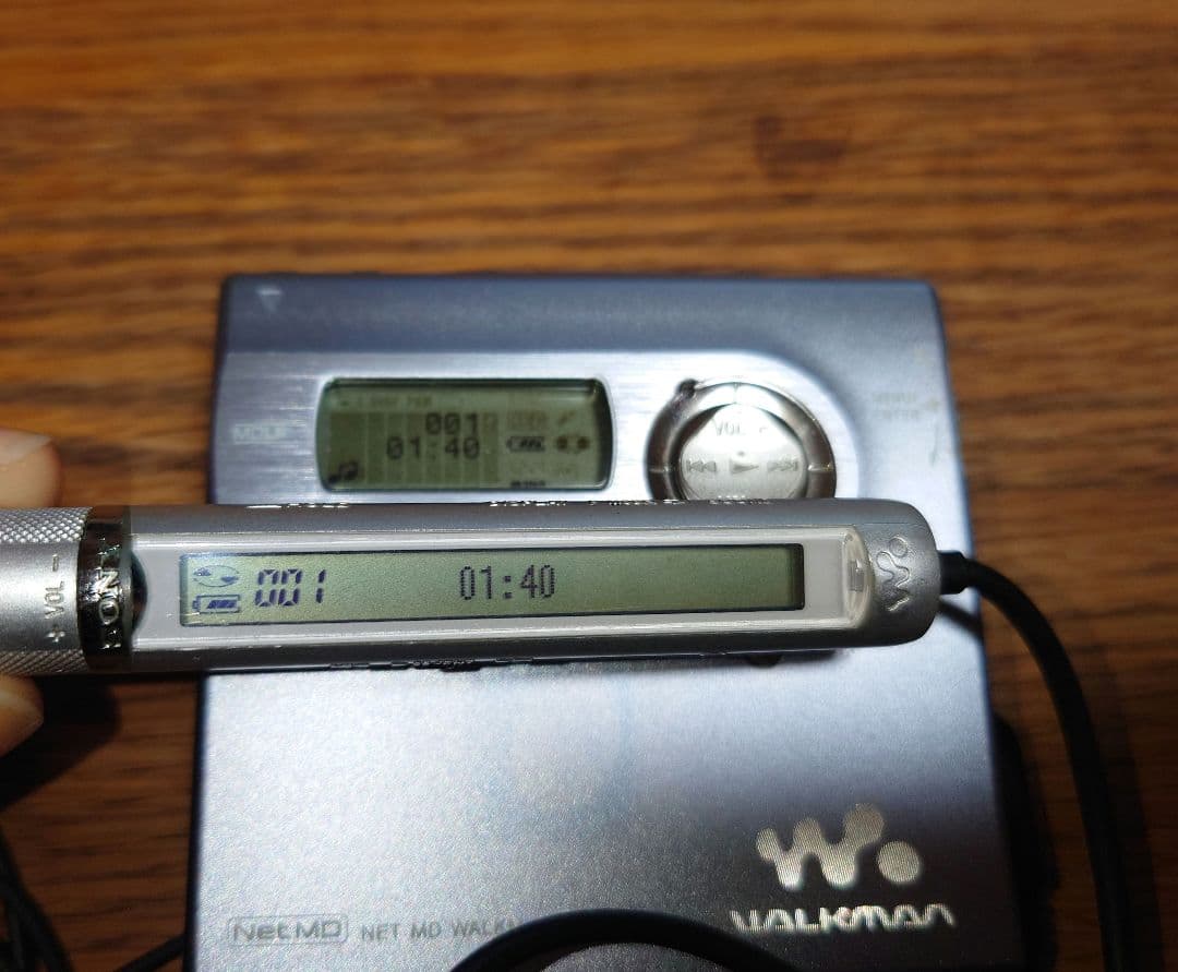 ぴ*ー様 SONY WALKMAN MDプレーヤー MZ-N920 電池ケース