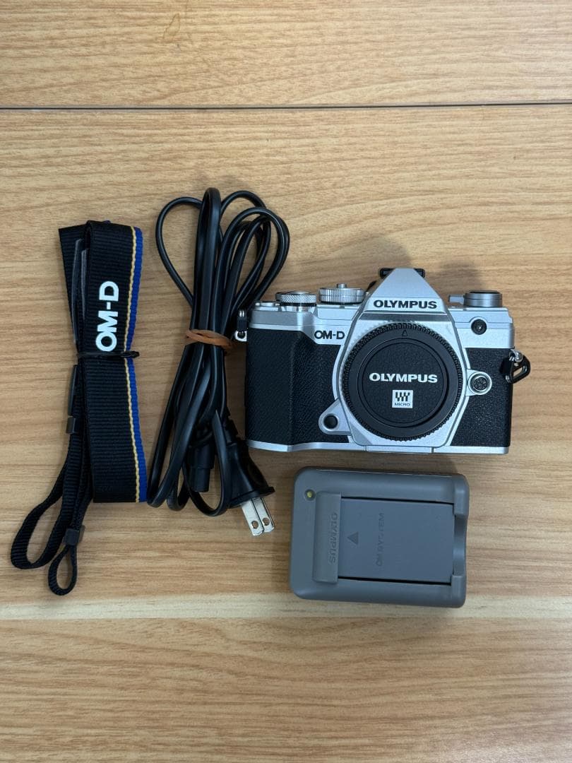 【美品】OLYMPUS OM-D E-M5 Mark III 本体