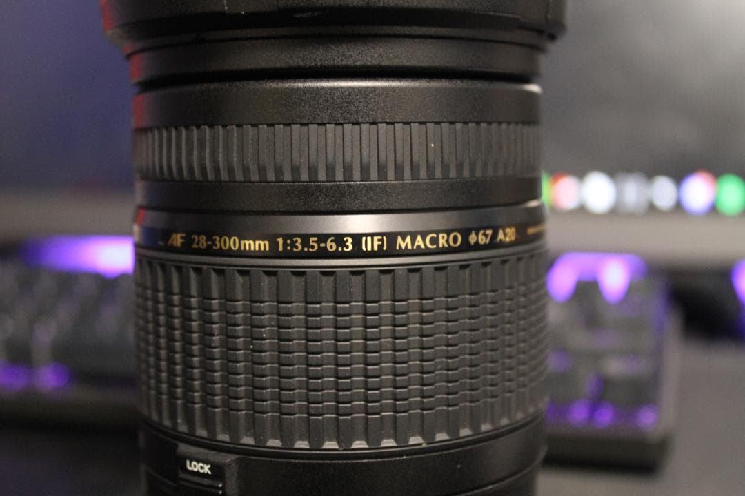 TAMRON AF 28-300mm f/3.5-6.3 VC　フード汚れあり