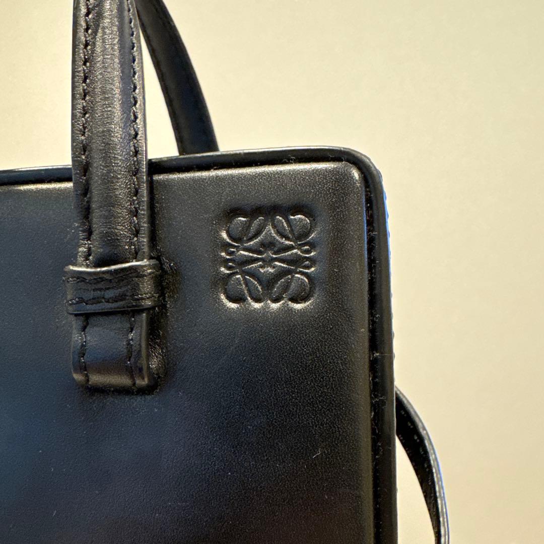 LOEWE ブラック レザー ショルダーバッグ