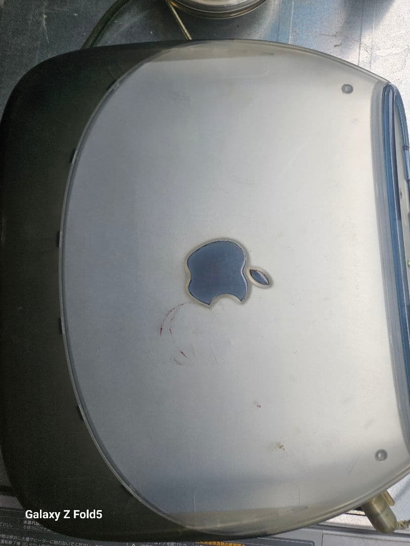 Apple iBOOK M2453 　起動します。付属品あります。　ジャンク扱い