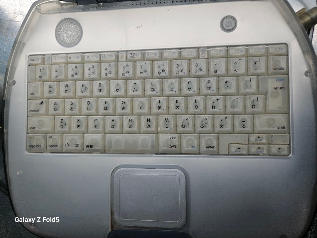 Apple iBOOK M2453 　起動します。付属品あります。　ジャンク扱い