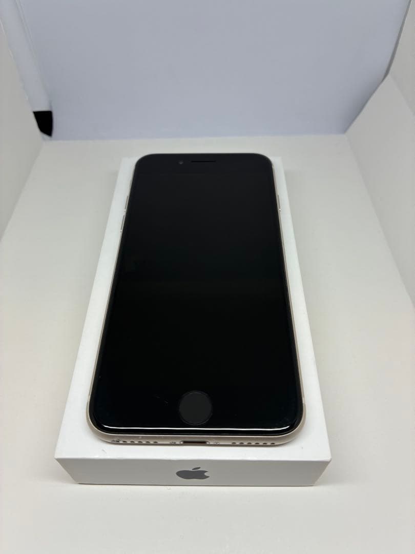 【美品】iPhone SE3 64G スターライト　SIMフリー　新品バッテリ