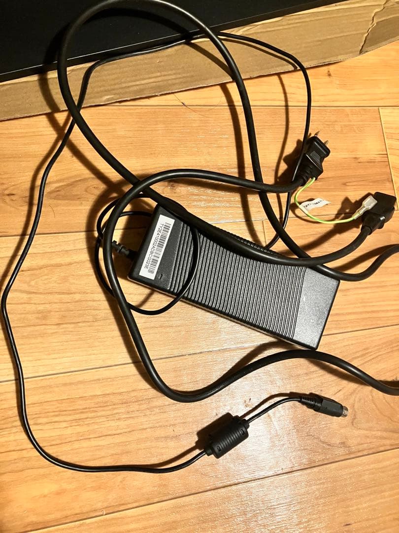 液タブ・ペンタブ Wacom Cintiq 24HD DTK-2400