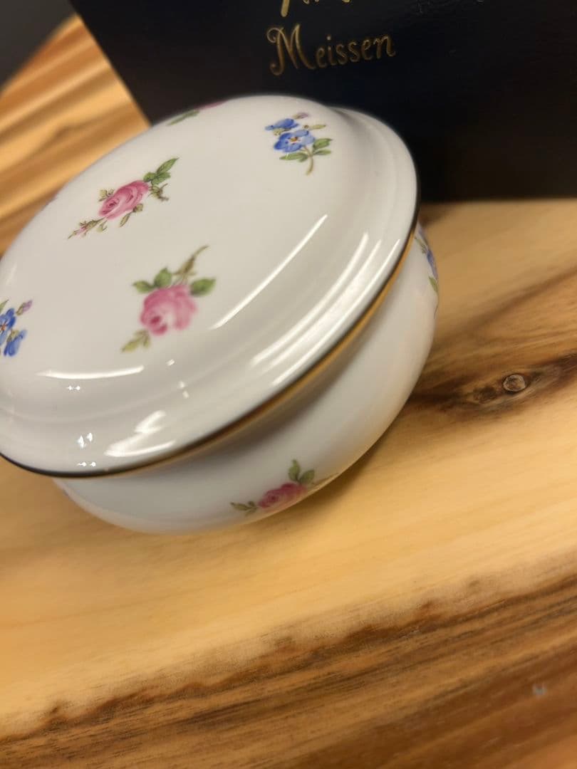 未使用　Meissen 花柄 磁器ボックス　５１３
