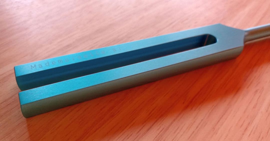 マドモアゼル愛　AIチューナー　深海　528Hz　音叉　木製ハンマーセット