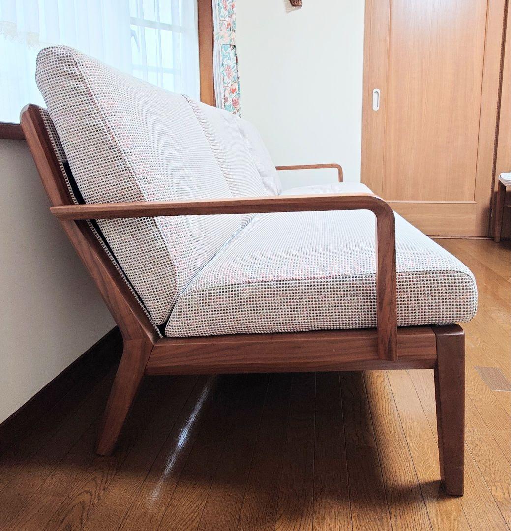 カリモク、三人掛けソファ