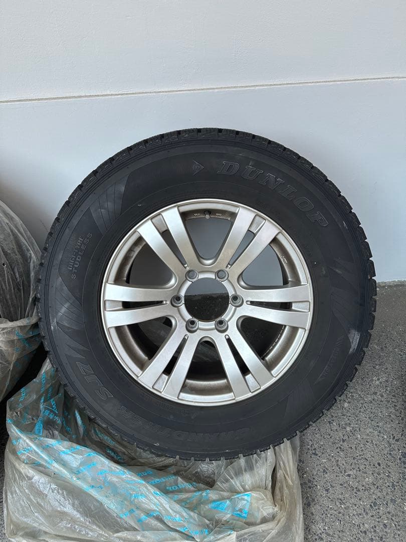 DUNLOP スタッドレスタイヤ 17インチ　4本セット