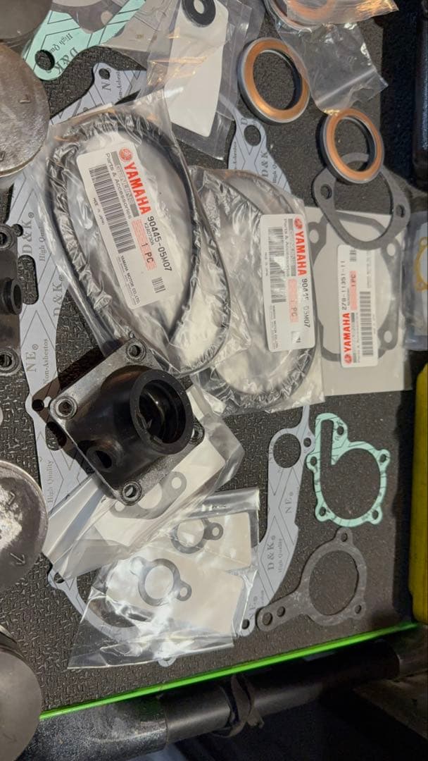 格安　RZ250 エンジン　純正部品　詰め合わせ