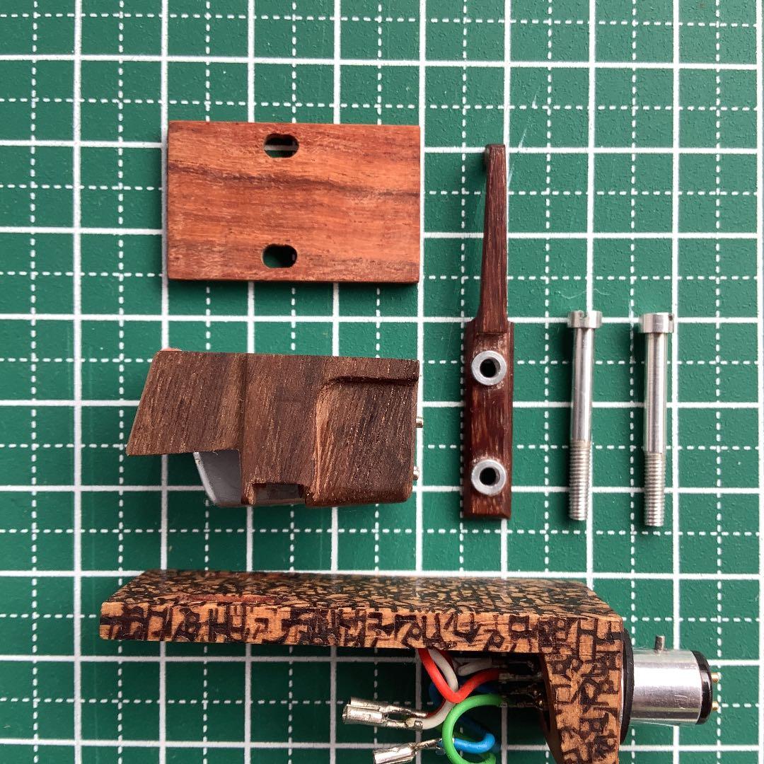 木のヘッドシェル、カートリッジ(ビクター)、針(未使用)