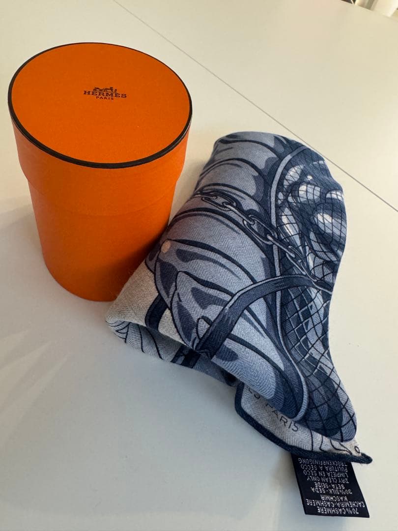 HERMES エルメス カシミアシルク ドラゴン柄　三角形ストール