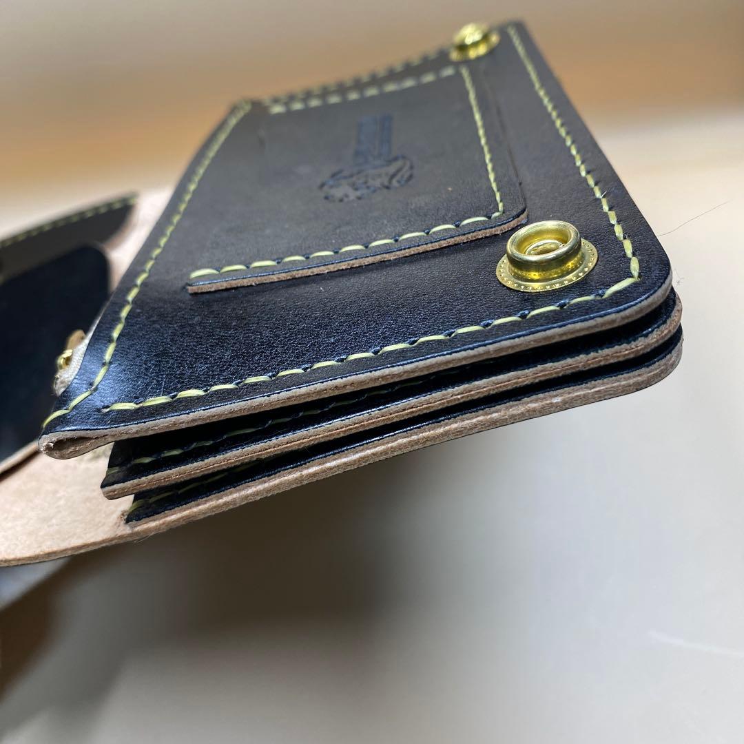 【値下】【無骨×上質】3層 丘染めブラック／ミドルトラッカーウォレットMTW