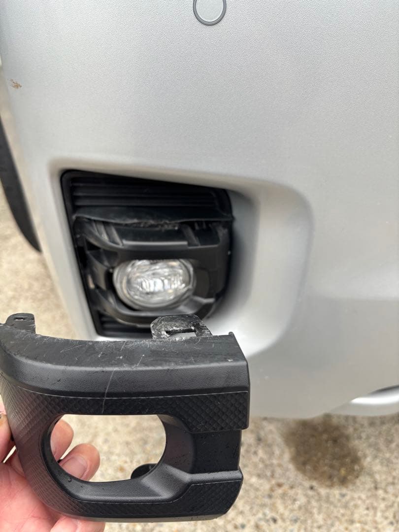 トヨタ ハイエース 7型　フォグカバー