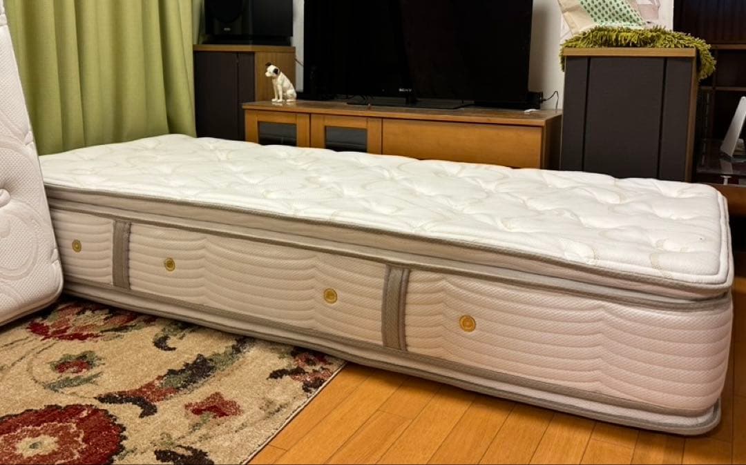 【美品】シモンズキングサイズ（二分割）マットレス　ゴールデンバリューピロートップ