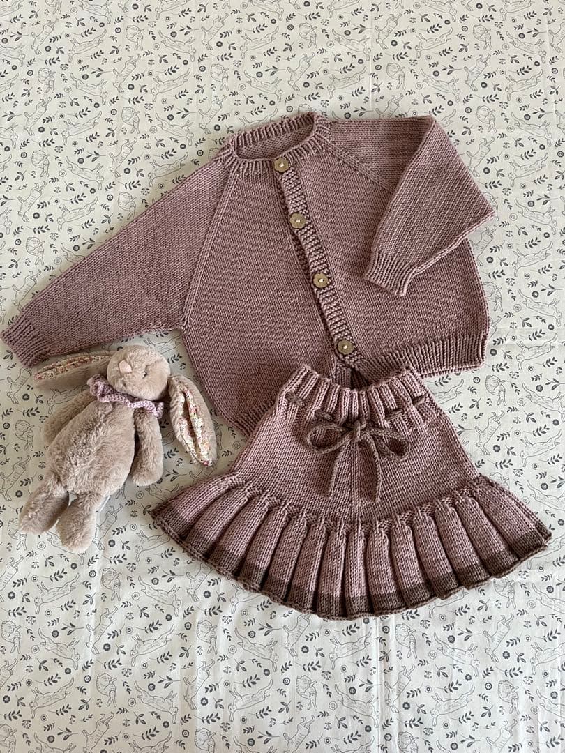 カーディガンとスカートセット　babytoly Misha&Puff風
