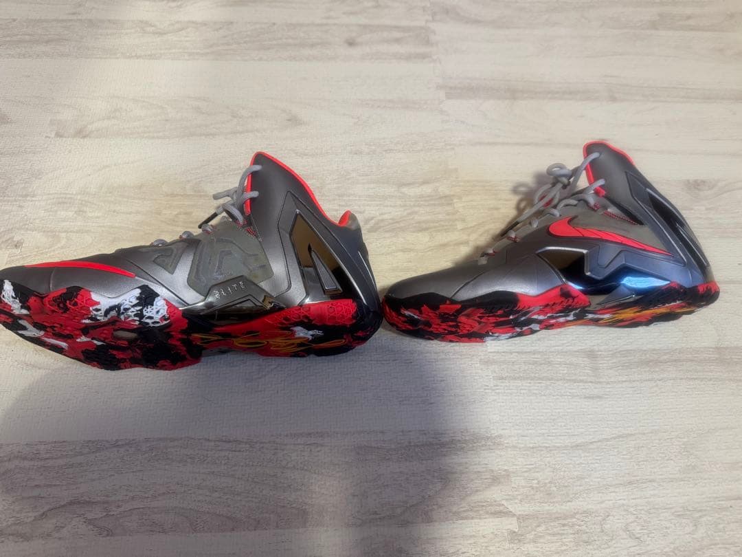 な*こ様 送料無料で思い切った値下げです‼️ナイキ　レブロン11エリート