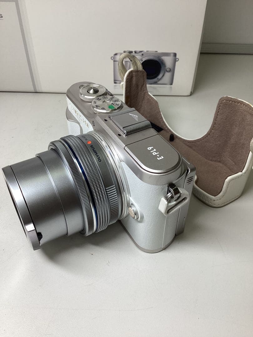 う*な様 OLYMPUS PEN E-PL6 シルバー レンズ付き　撮影可能
