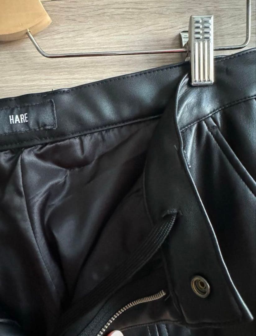 レザー　ワイドカーゴパンツ　レザーパンツ　ハレ　HARE