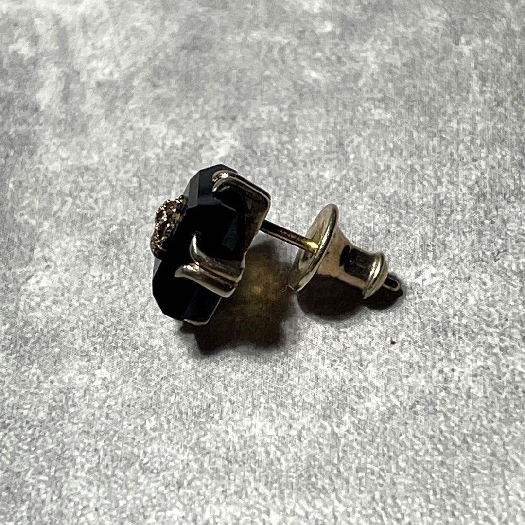 ギャラ付きJUSTIN DAVIS BLACK ICEピアス　ゴールド　k18