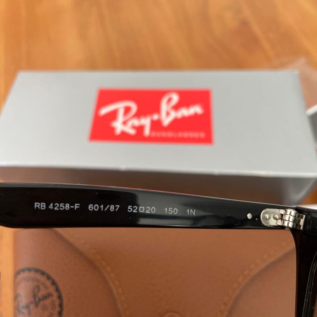 Ray-Ban ボストン型 偏光レンズサングラス ブラック