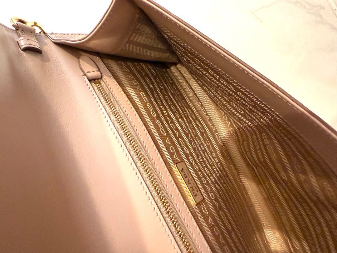 美品!! PRADA クラッチバッグ ベージュ