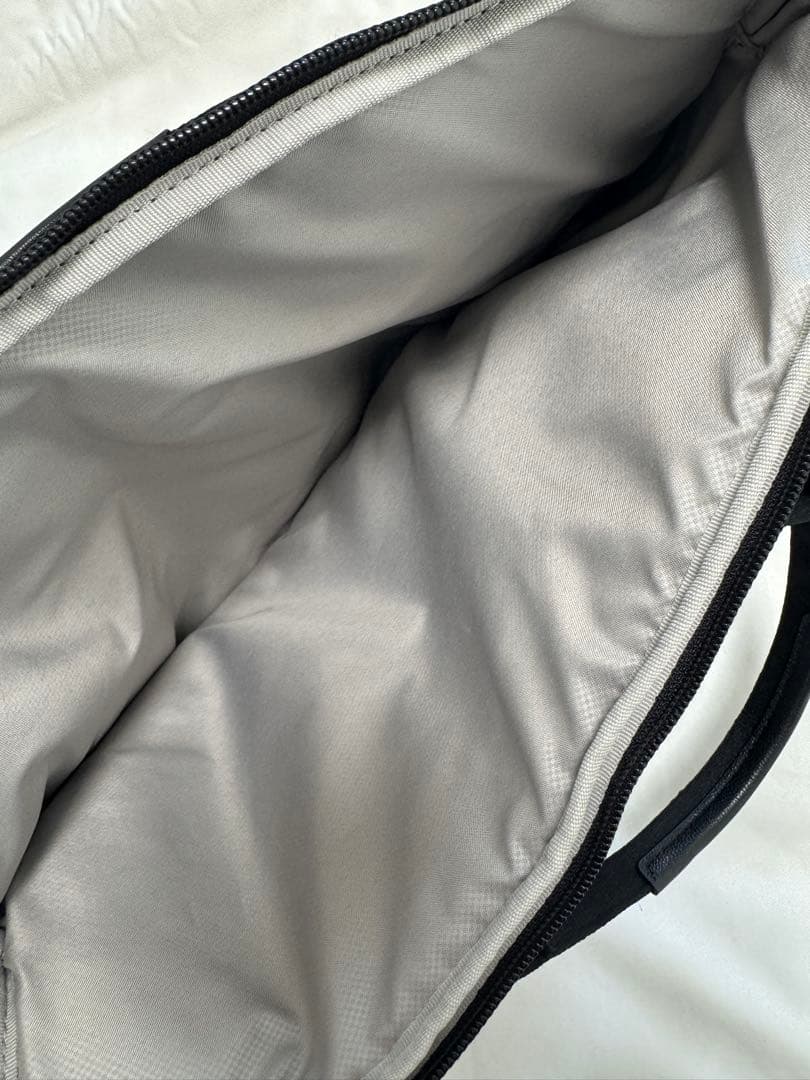 TUMI ＶＯＹＡＧＥＵＲ　「ベニン」ラップトップ・キャリア