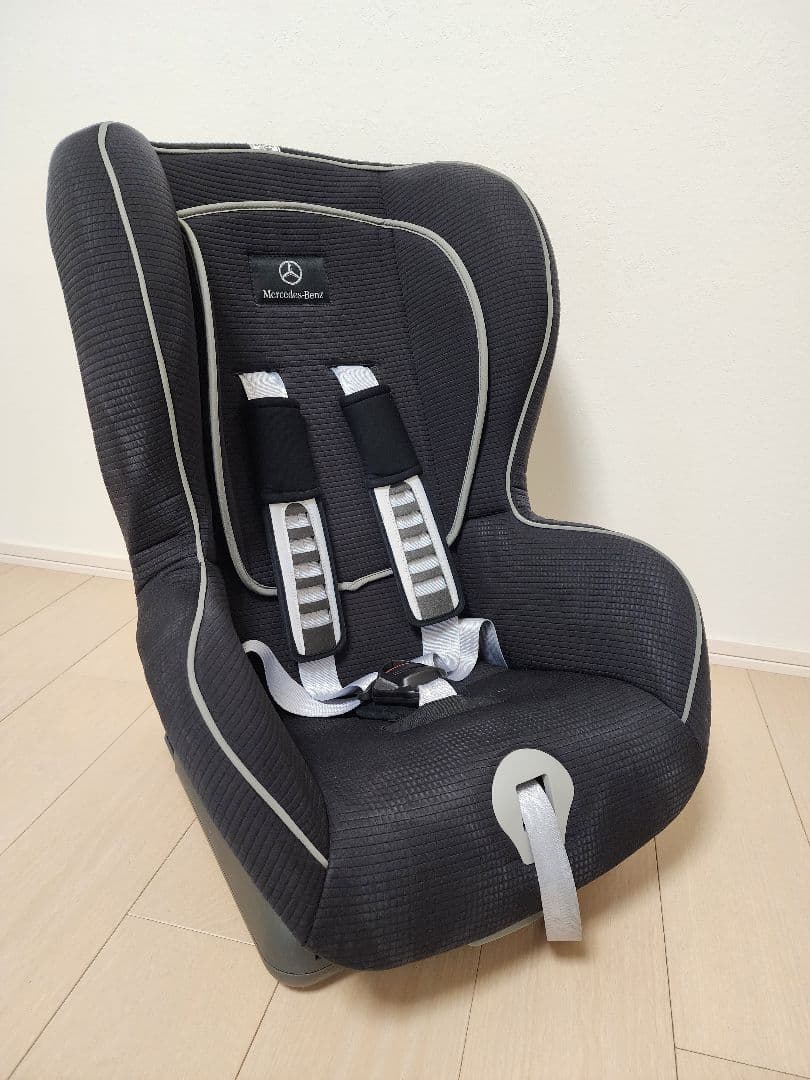 メルセデス・ベンツ純正　 チャイルドシート クリーニング済み