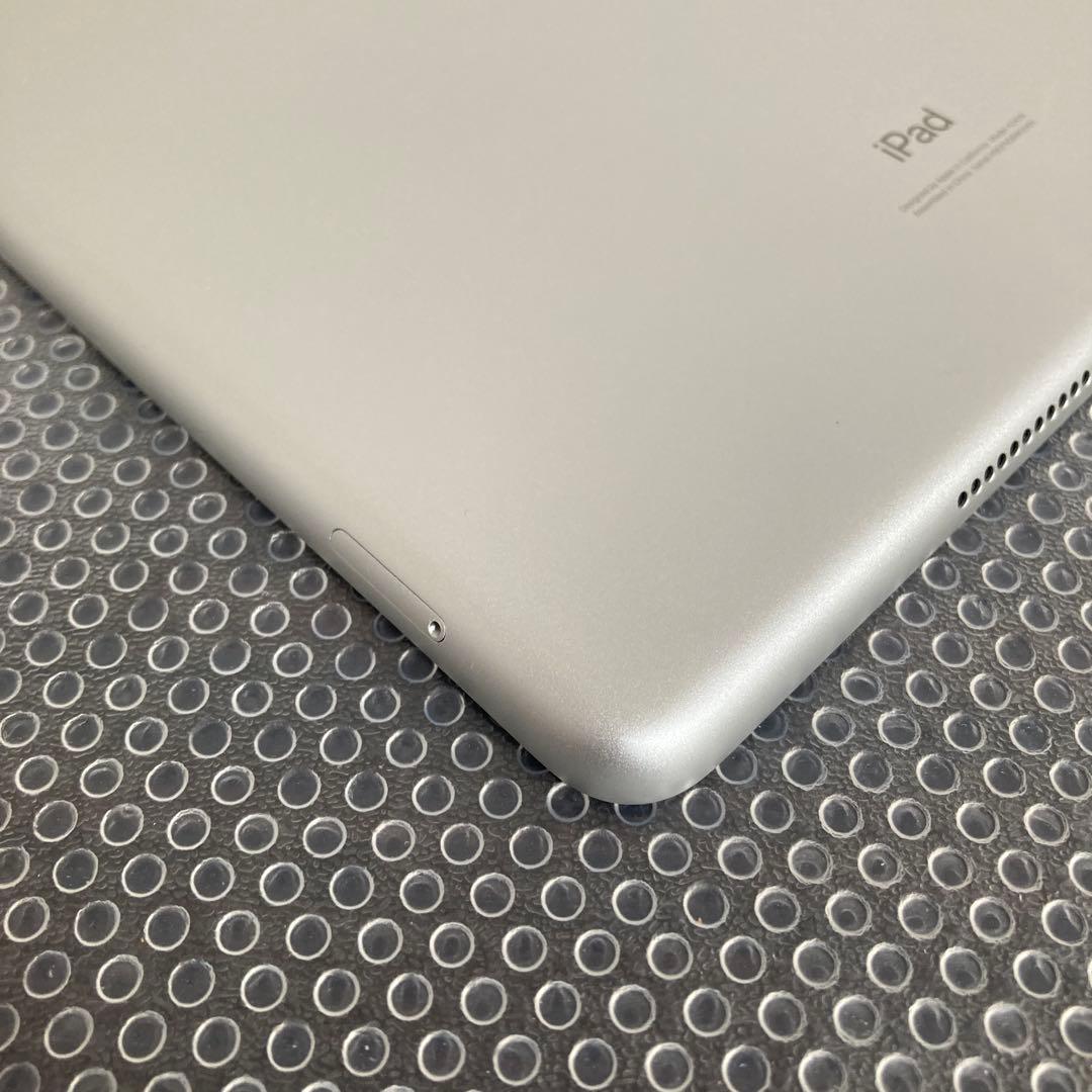 3782【早い者勝ち】外観美品☆iPad8 第8世代 32GB SIMフリー☆