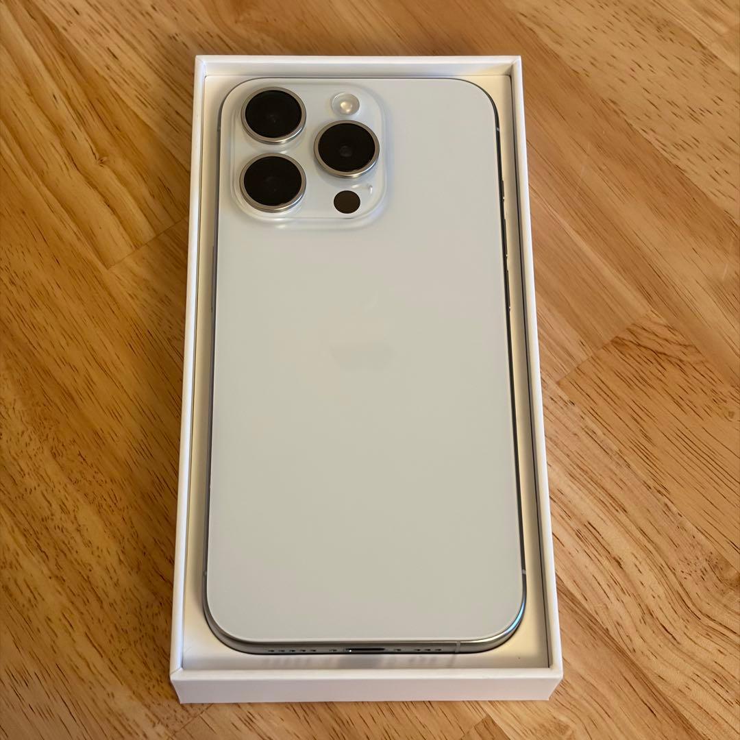 【美品】iPhone15 Pro ホワイトチタニウム 128GB ケース付き