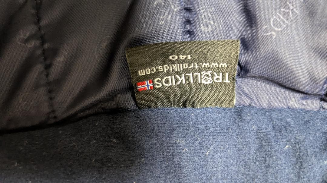 【美品・北欧デザイン】キッズ用スキーウェア上下セット（Trollkids）