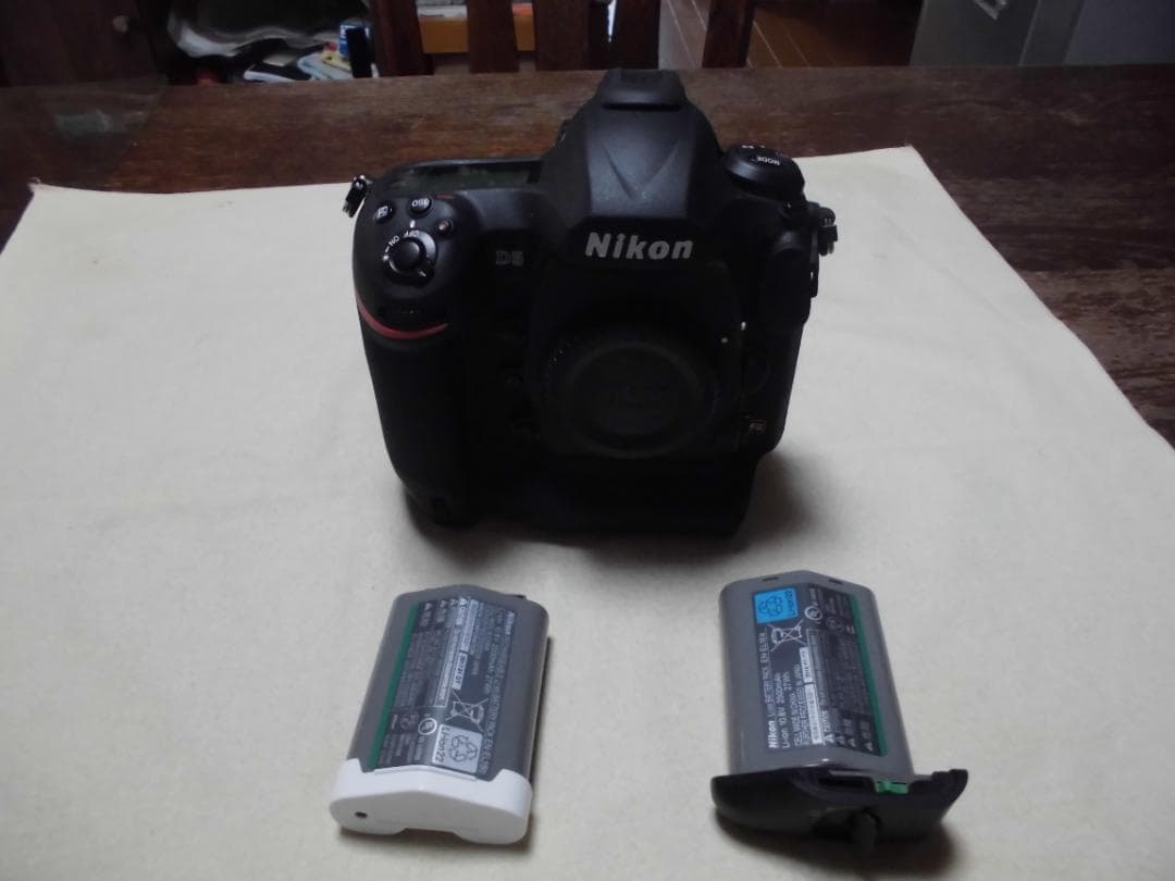 超美品 ショット数激少97 NIKON D5 XQDタイプ 元箱取説他