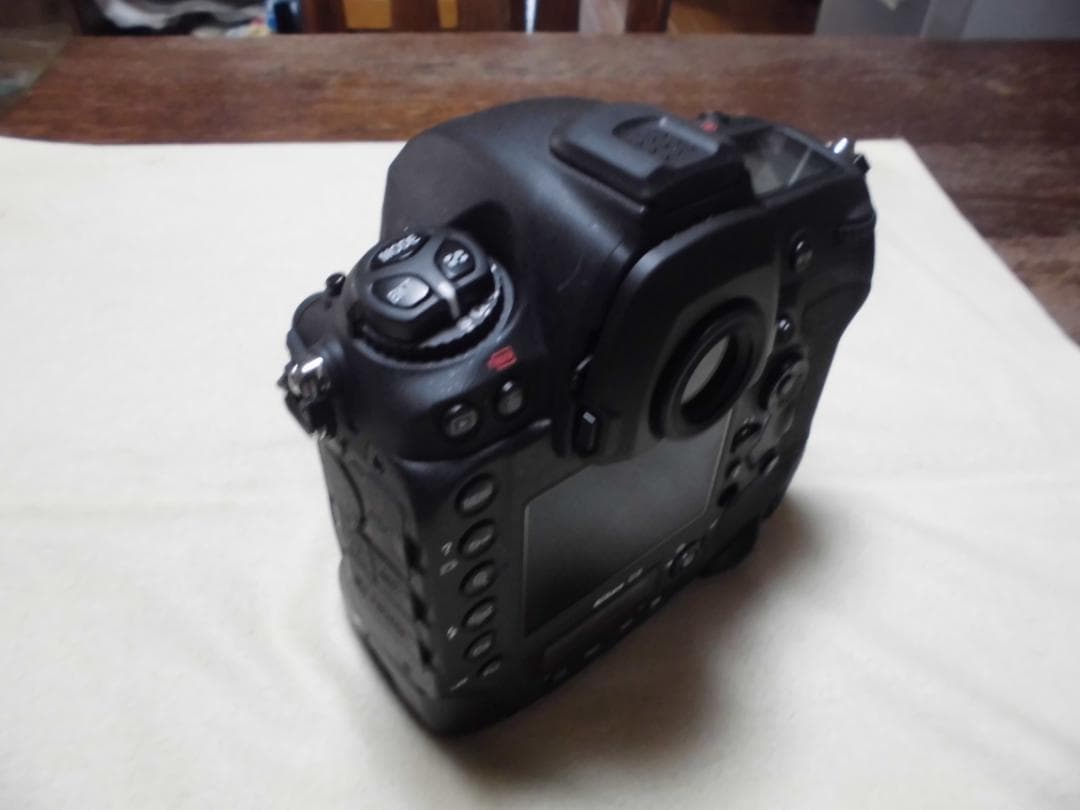 超美品 ショット数激少97 NIKON D5 XQDタイプ 元箱取説他