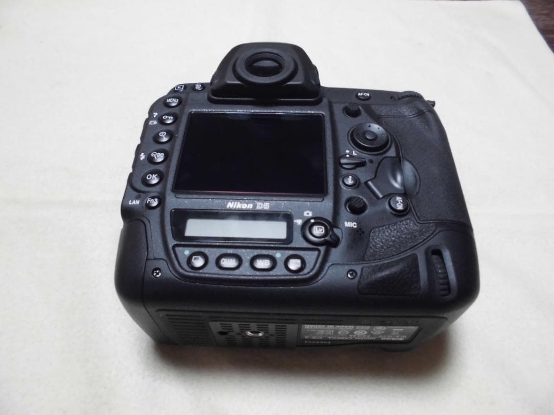 超美品 ショット数激少97 NIKON D5 XQDタイプ 元箱取説他