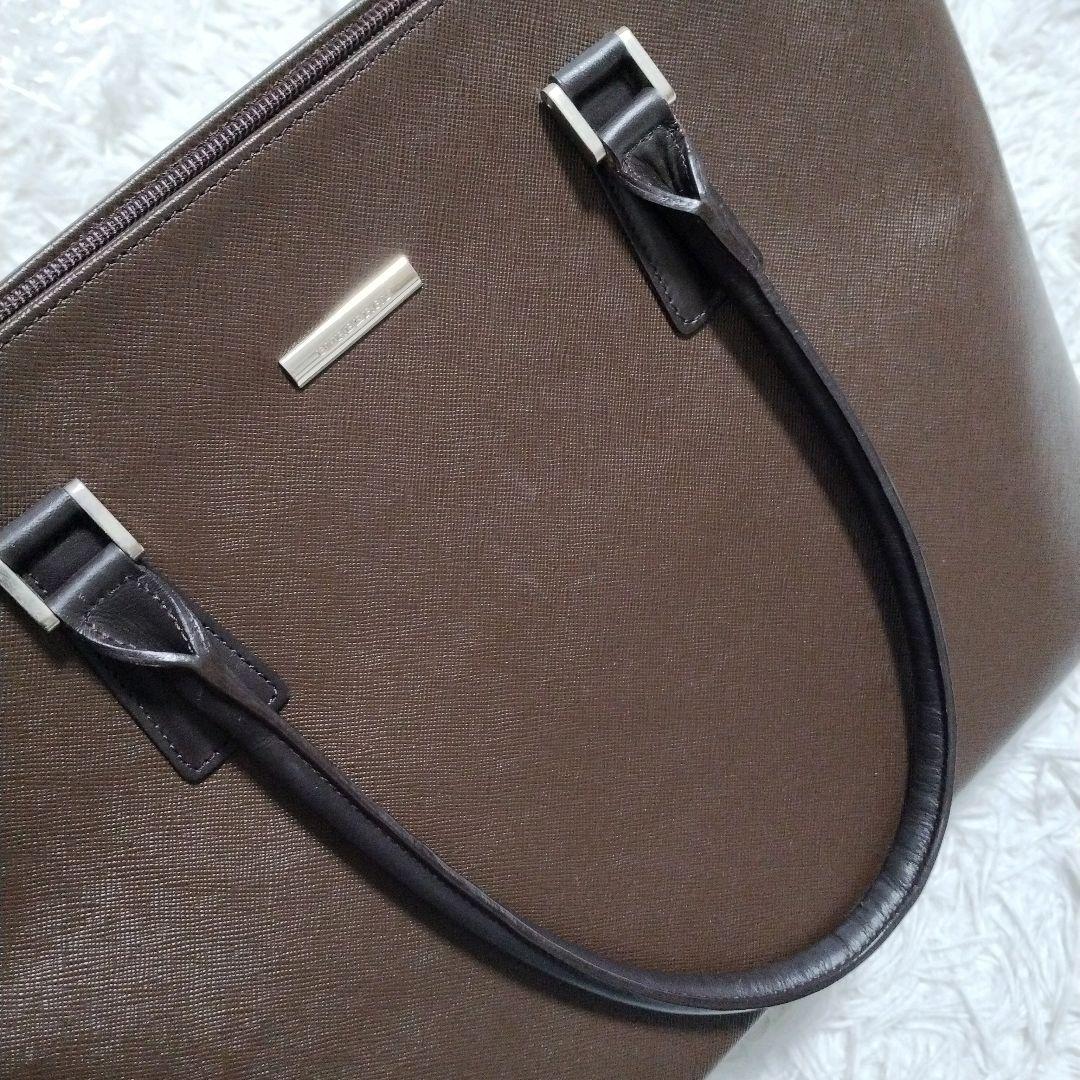 【美品】バーバリー トートバッグ A4収納可 サフィアーノレザー 自立