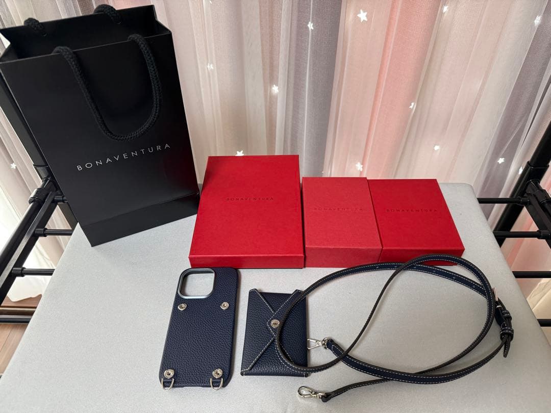 【極美品】ボナベンチュラ　iPhone 16 Pro用ケース・ストラップセット