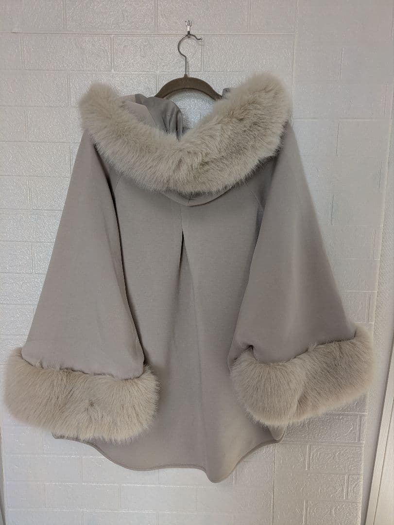 新品未使用 ヤマダヤスコットクラブ系列 fennel ファー付き フードポンチョ