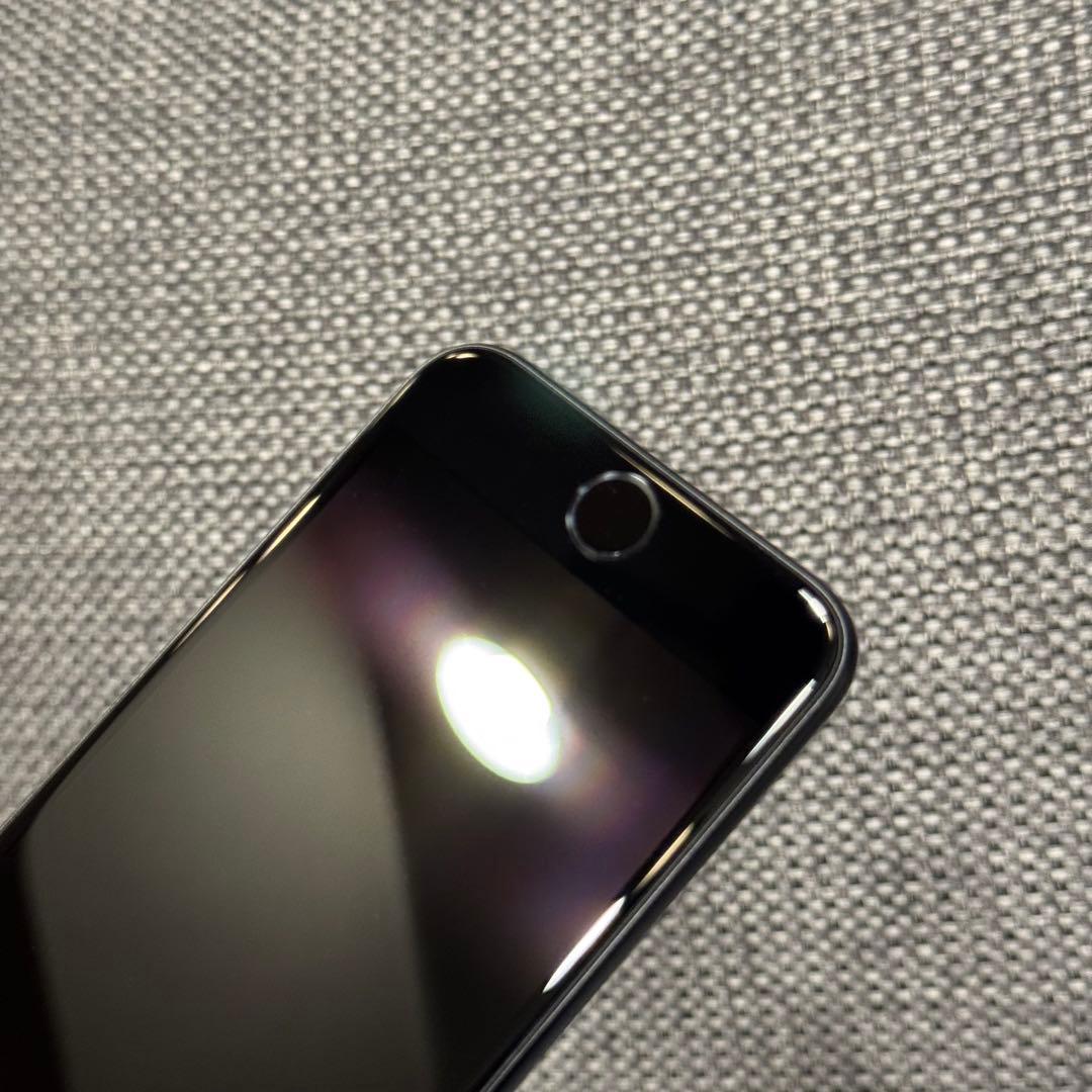 iPhoneSE 第二世代 64GB ブラック　SIMフリー　82%