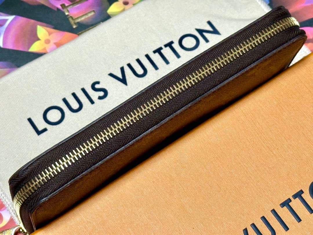 美品！新型LOUIS VUITTONルイヴィトン　ジッピーウォレット　フィーシャ