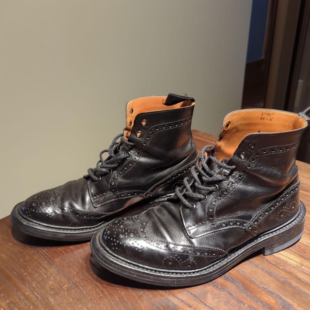 Tricker'sカントリーブラックレザー ブローグ 8 1/2