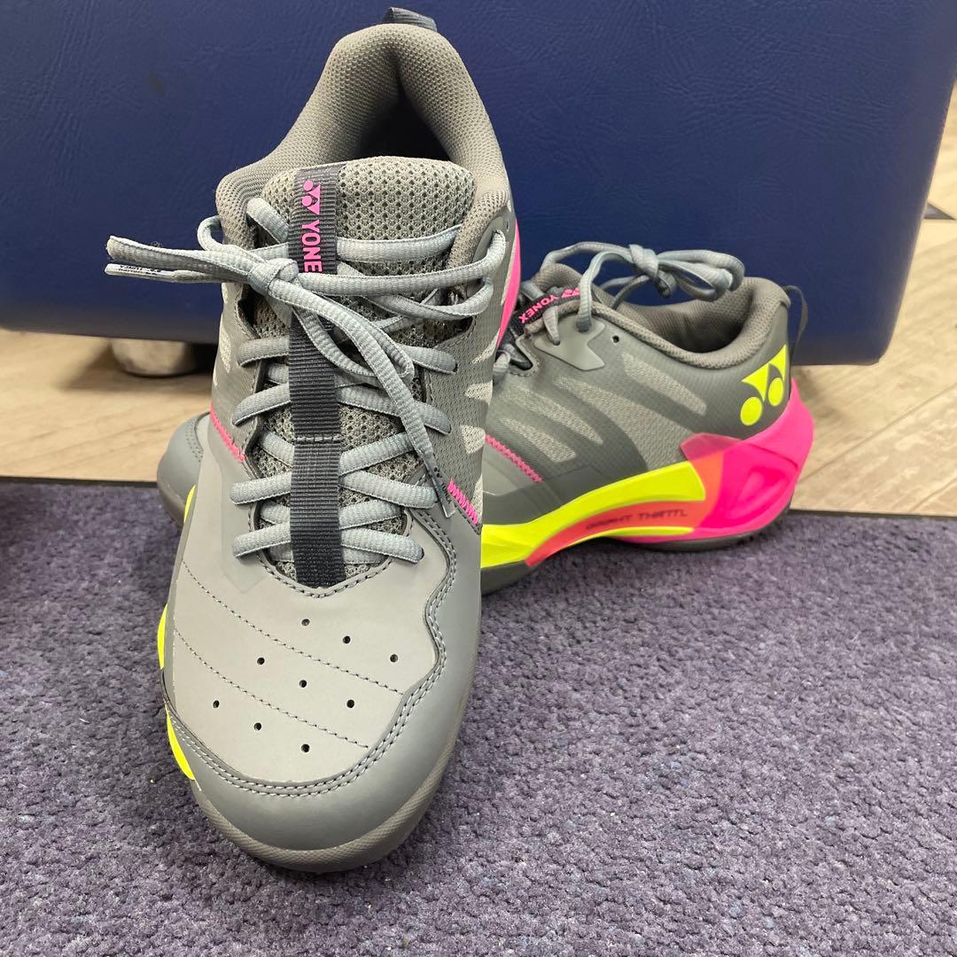 1回のみ使用 ヨネックス サブアクシアGTワイド 25.5バドミントンシューズ