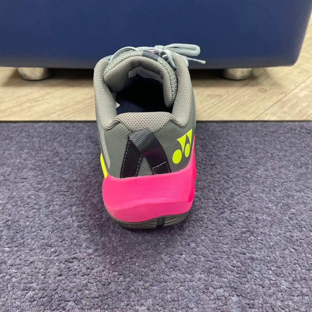 1回のみ使用 ヨネックス サブアクシアGTワイド 25.5バドミントンシューズ