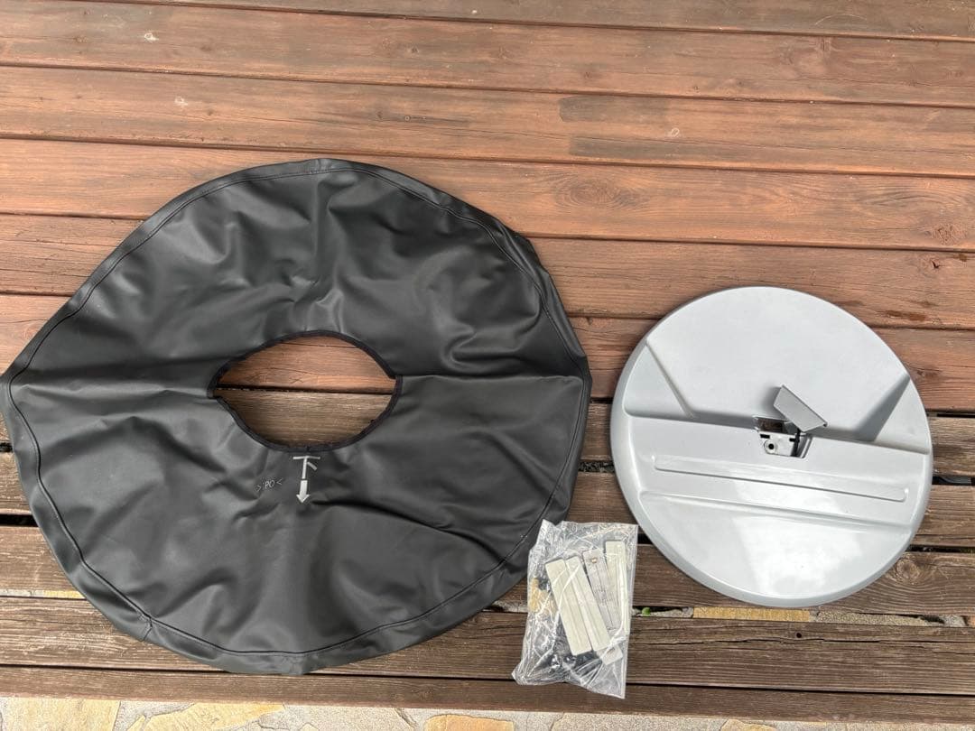 k*u様 【未使用】FJクルーザー　リアタイヤ　純正カバー