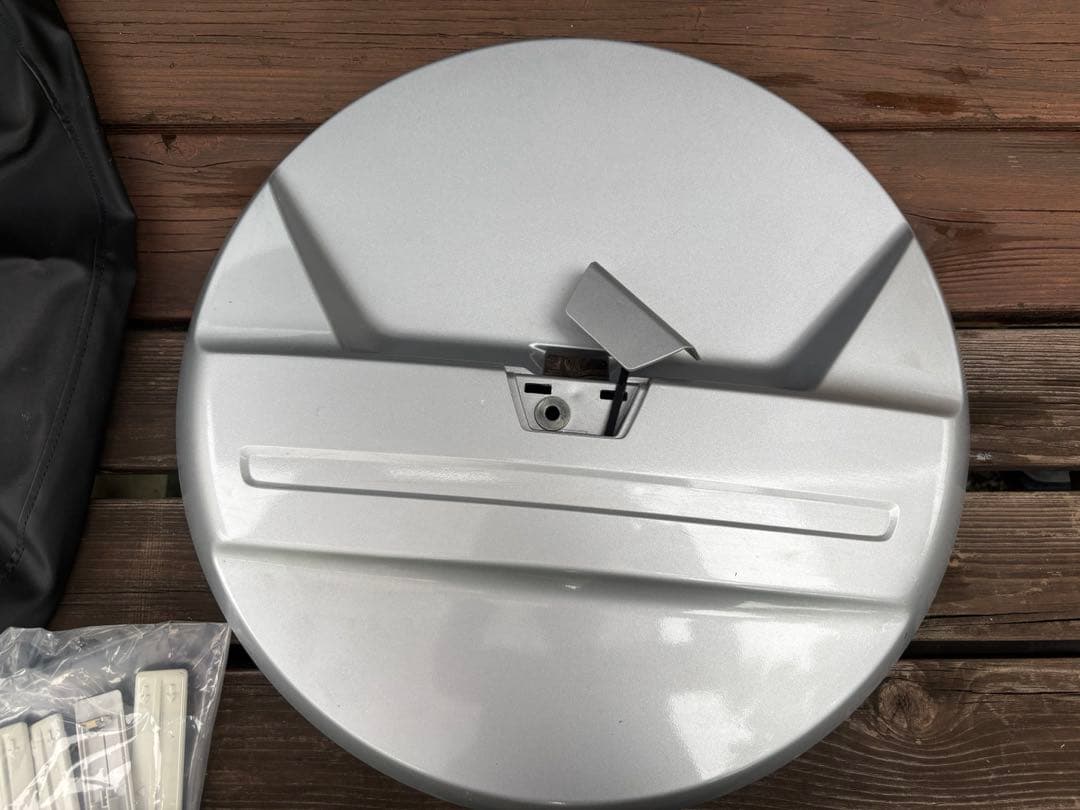 k*u様 【未使用】FJクルーザー　リアタイヤ　純正カバー