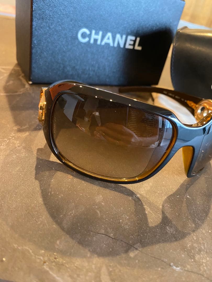 美品 CHANEL サングラス ラウンド型 ロゴ ゴールドロゴ ブラウン