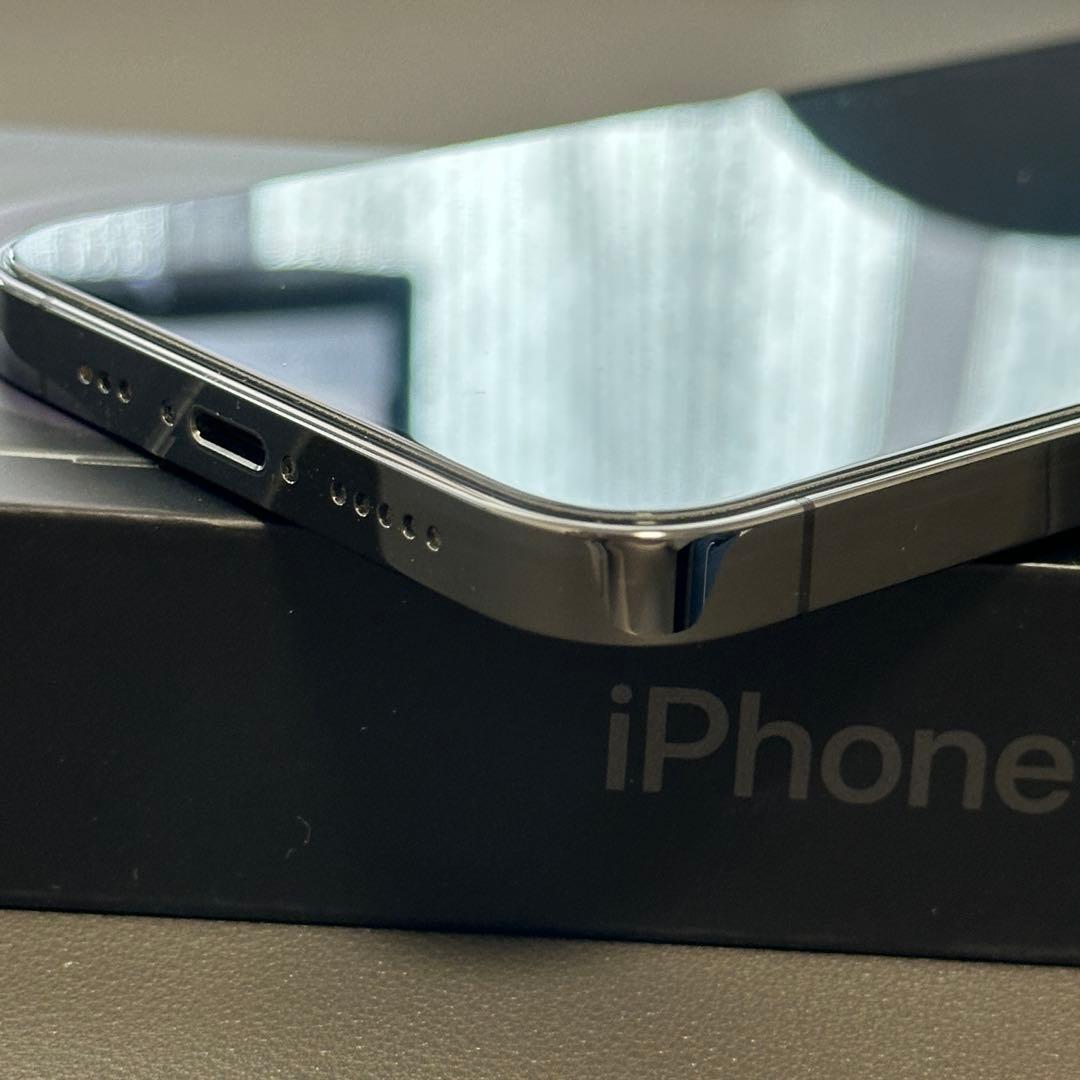 美品 Apple iPhone 12 Pro 256GB RIMOWAケース